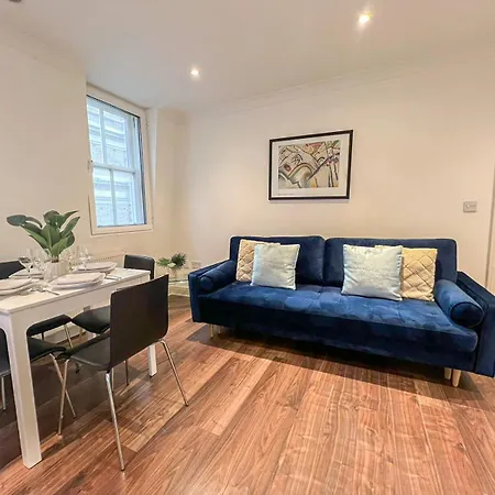 2-Bedroom Flat In Embankment A Short Walk Away To Trafalgar Square Near Big Ben, London Eye